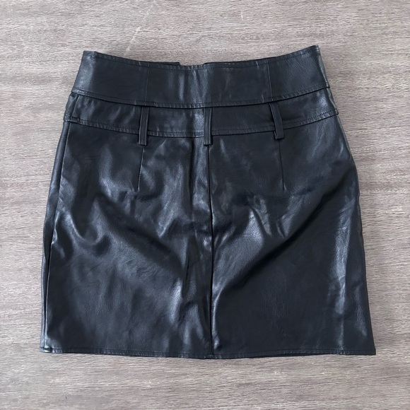 🦋 Closet Clear Out 🦋 Accepting all offers - FCFS! - Picture 3 of 3